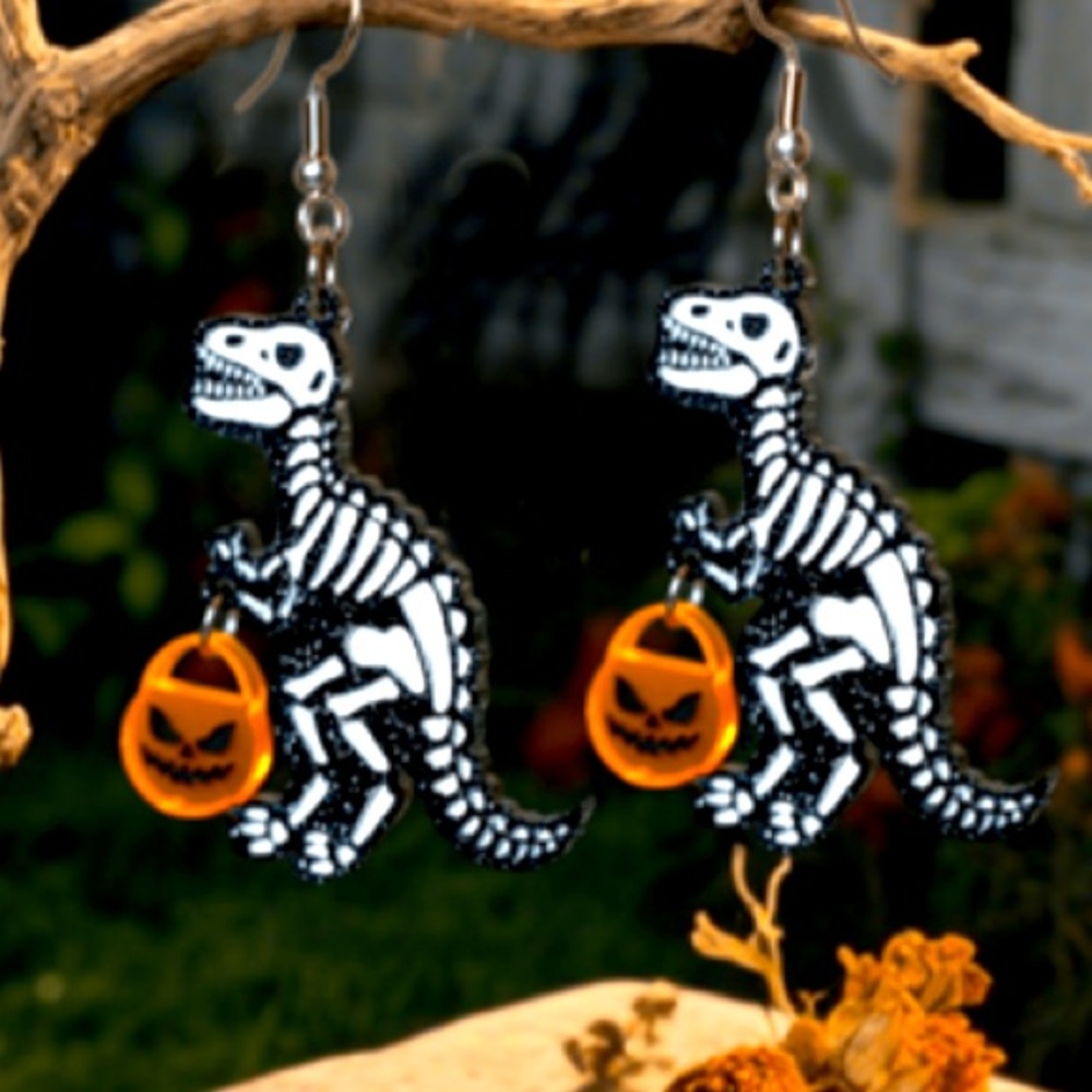 💀🦖💀 SCARY❗️ TREX DINOSAUR SKELETON HALLOWEEN EARRINGS WITH DANGLING PUMPKIN❗️